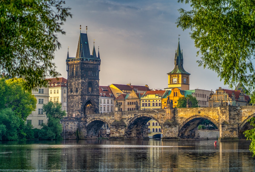 Praga è una delle cinque proposte per passare un week end in europa.