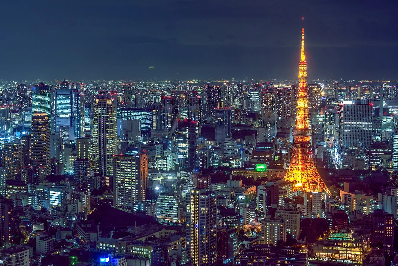 La Tokyo Tower di notte è semplicemente irresistibile