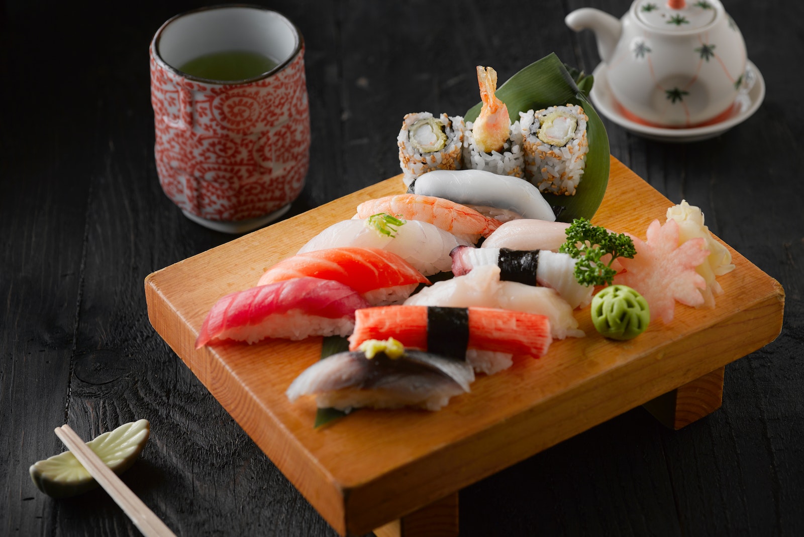sushi-misto-in-un-ristorante-giapponese